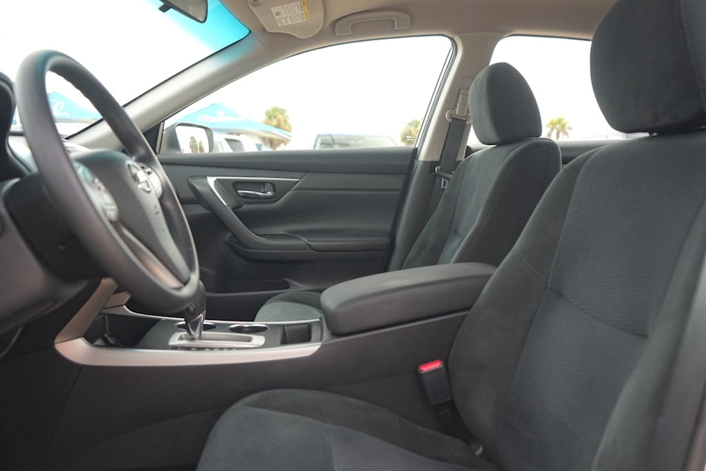 Thumbnail: 2015 Nissan Altima - 10