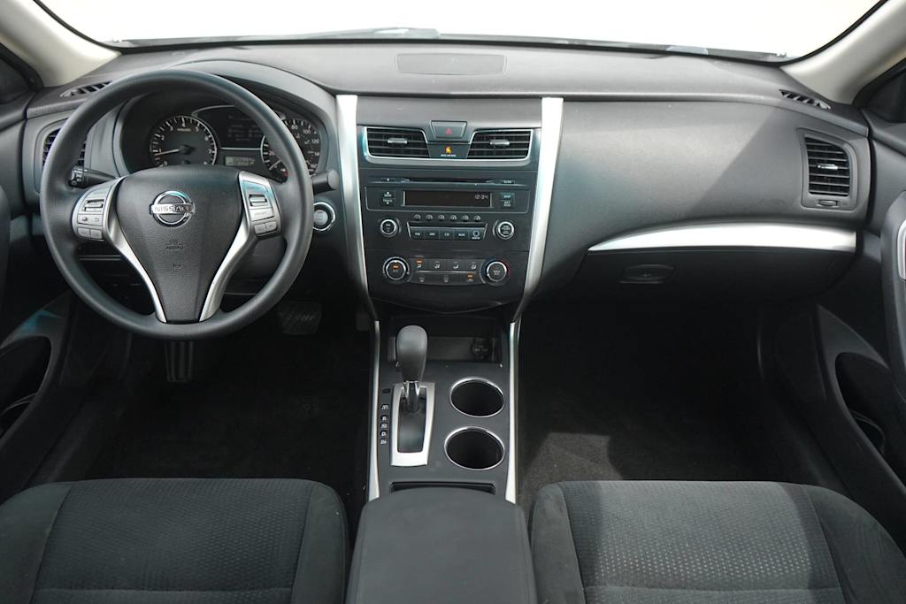 Thumbnail: 2015 Nissan Altima - 9