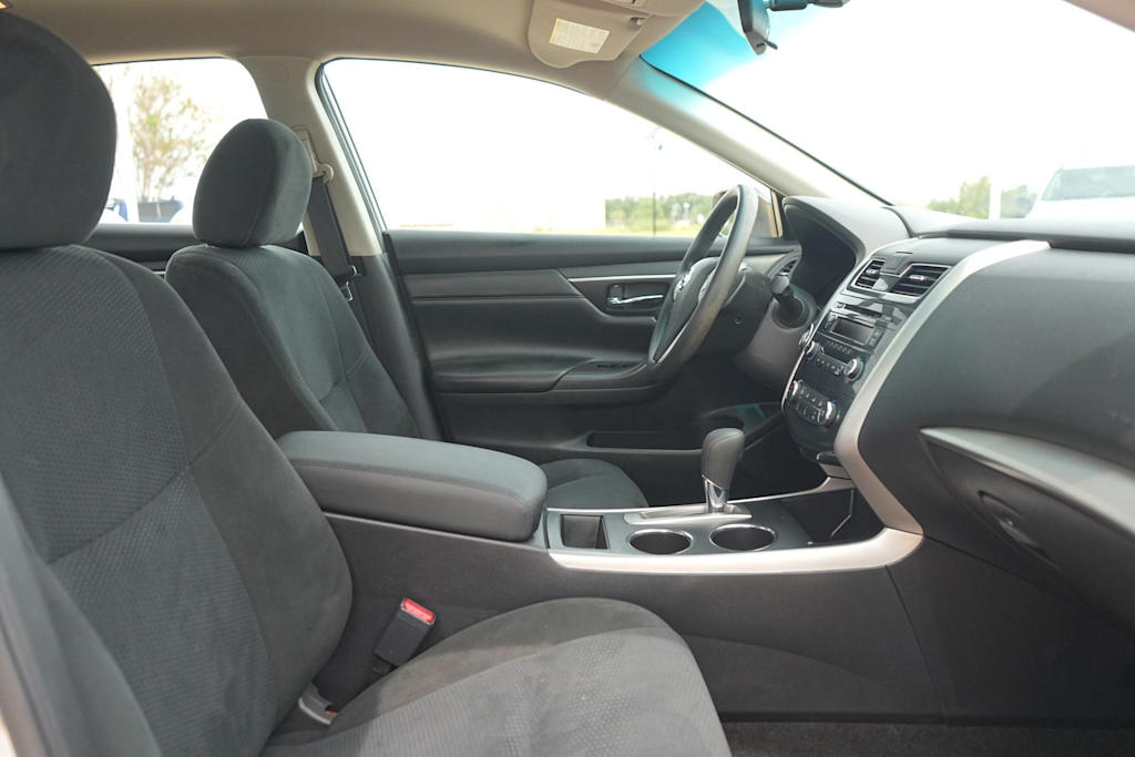 Thumbnail: 2015 Nissan Altima - 11