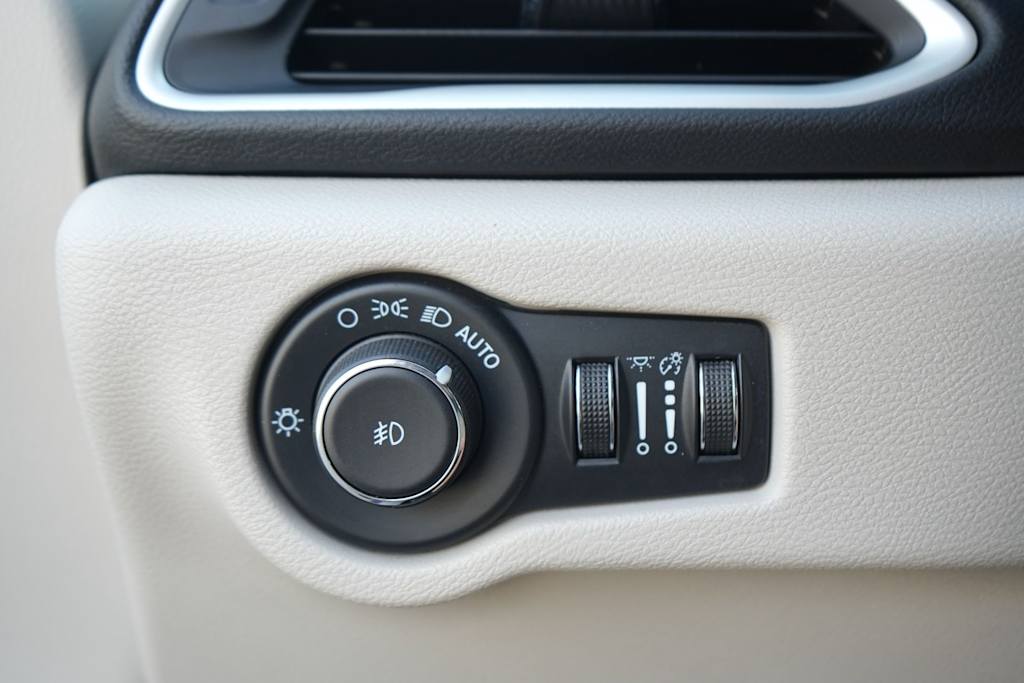 Thumbnail: 2022 Chrysler Pacifica - 26