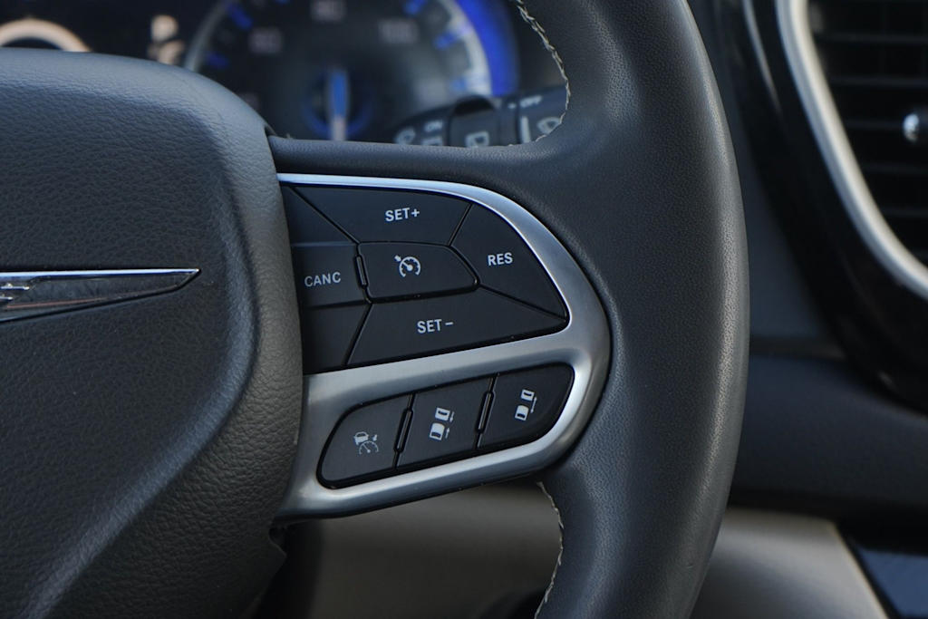 Thumbnail: 2022 Chrysler Pacifica - 24