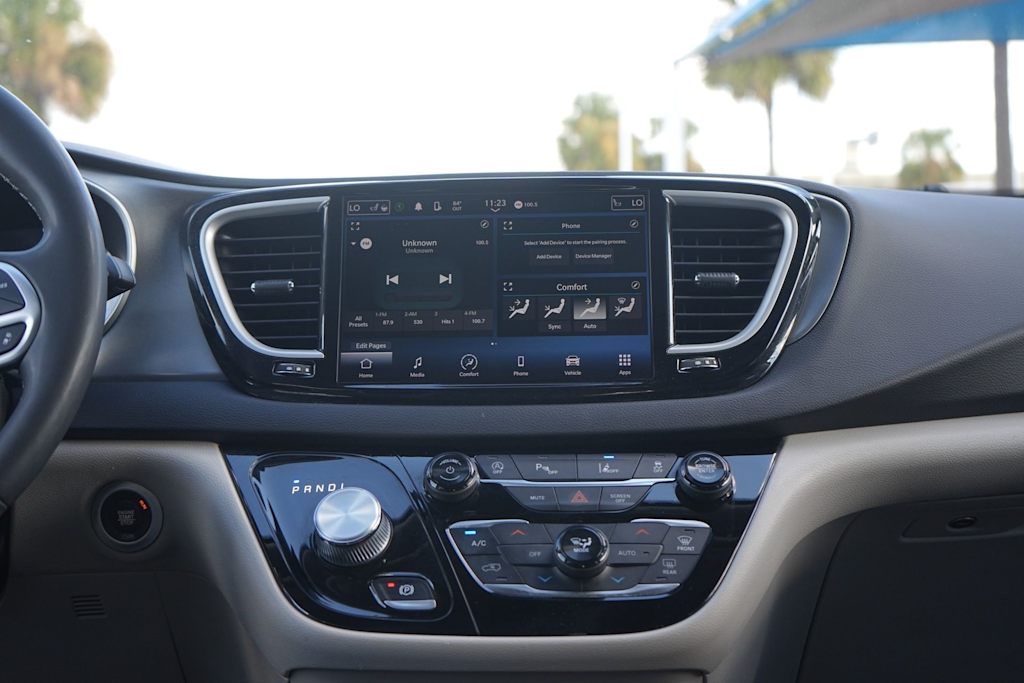 Thumbnail: 2022 Chrysler Pacifica - 14