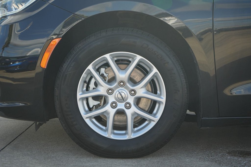 Thumbnail: 2022 Chrysler Pacifica - 8