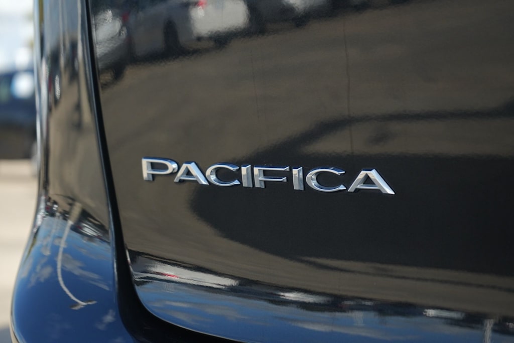 Thumbnail: 2022 Chrysler Pacifica - 7