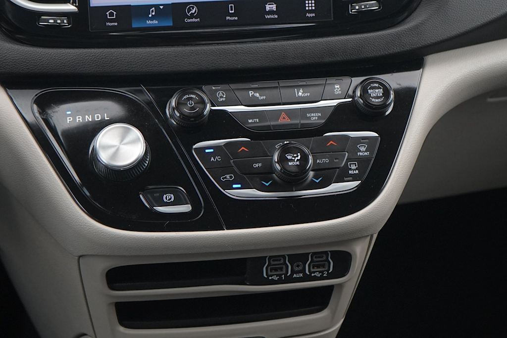 Thumbnail: 2024 Chrysler Pacifica - 24