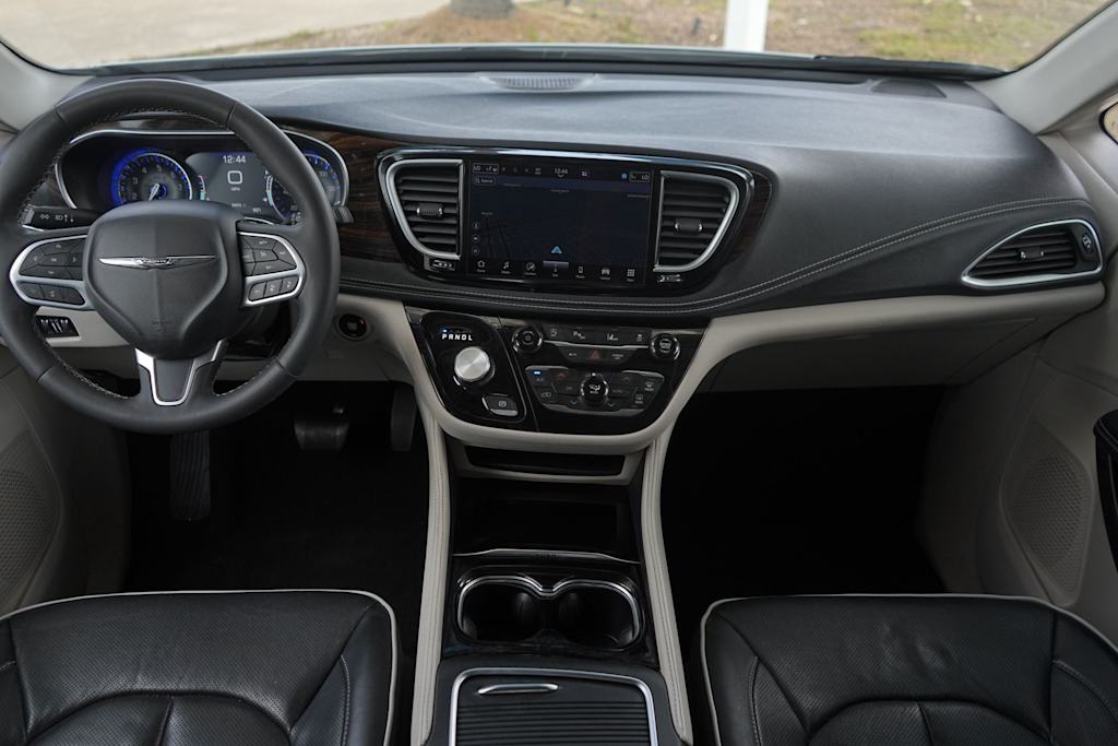 Thumbnail: 2023 Chrysler Pacifica - 10