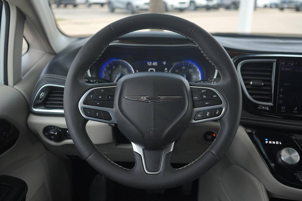 Thumbnail: 2023 Chrysler Pacifica - 14