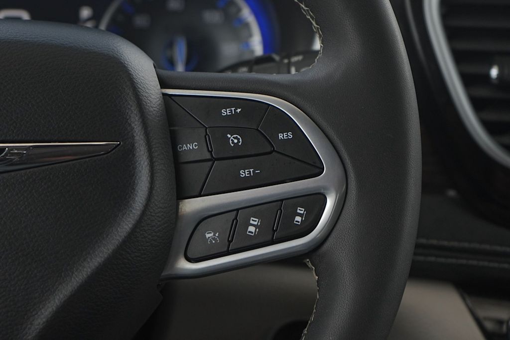 Thumbnail: 2023 Chrysler Pacifica - 22