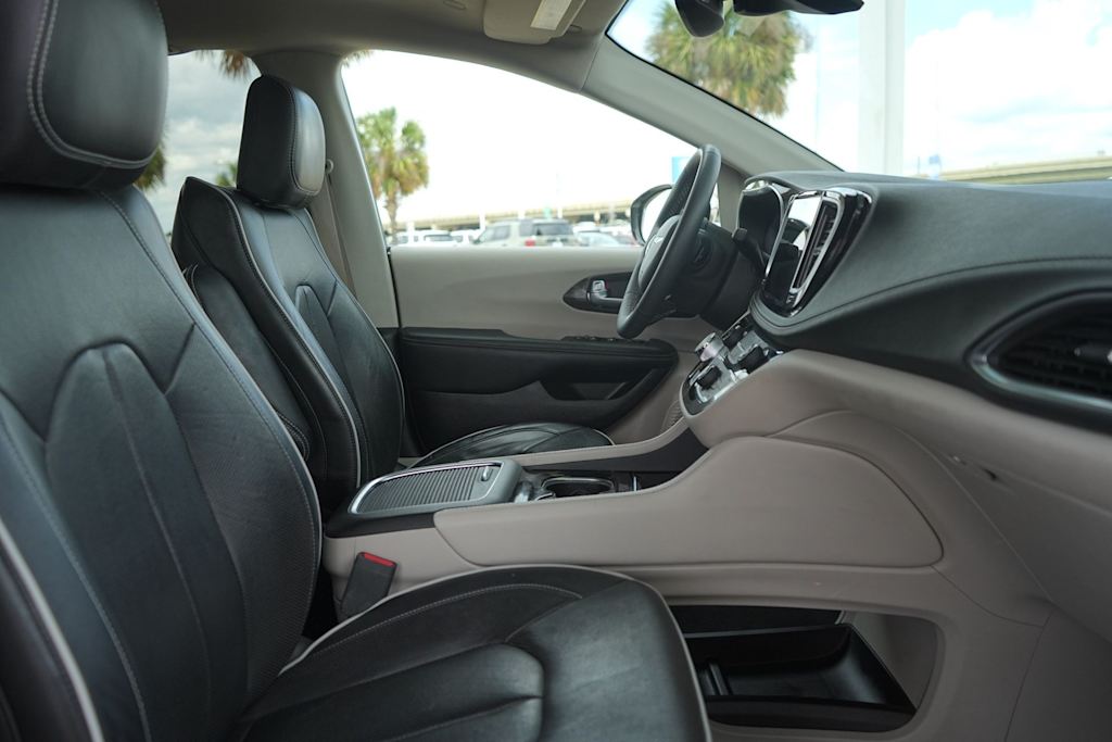 Thumbnail: 2023 Chrysler Pacifica - 12