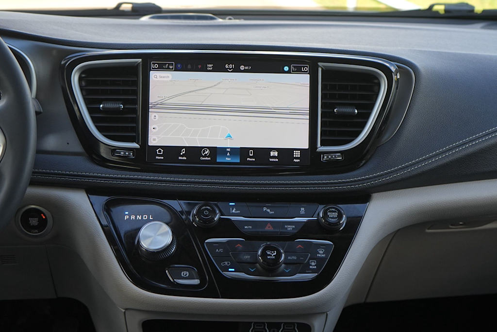 Thumbnail: 2024 Chrysler Pacifica - 15