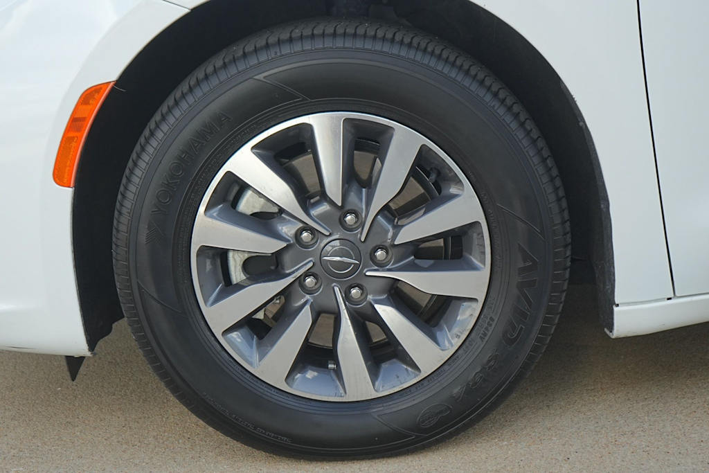 Thumbnail: 2024 Chrysler Pacifica - 8