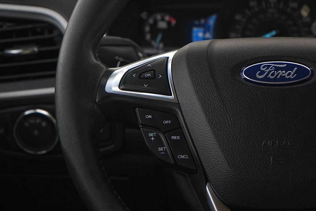 Thumbnail: 2017 Ford Edge - 23