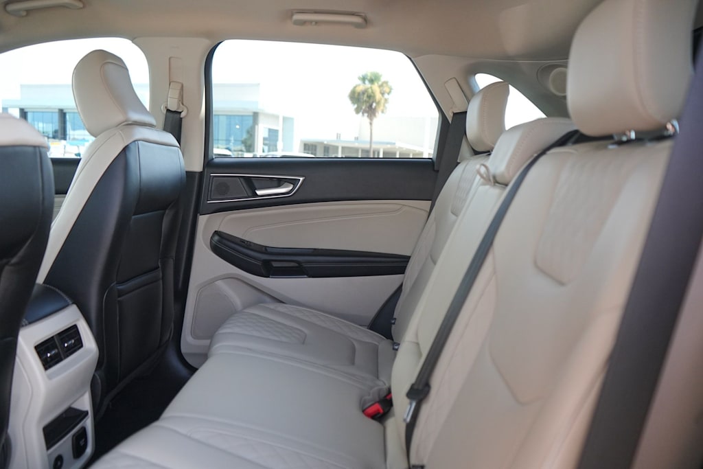 Thumbnail: 2023 Ford Edge - 22