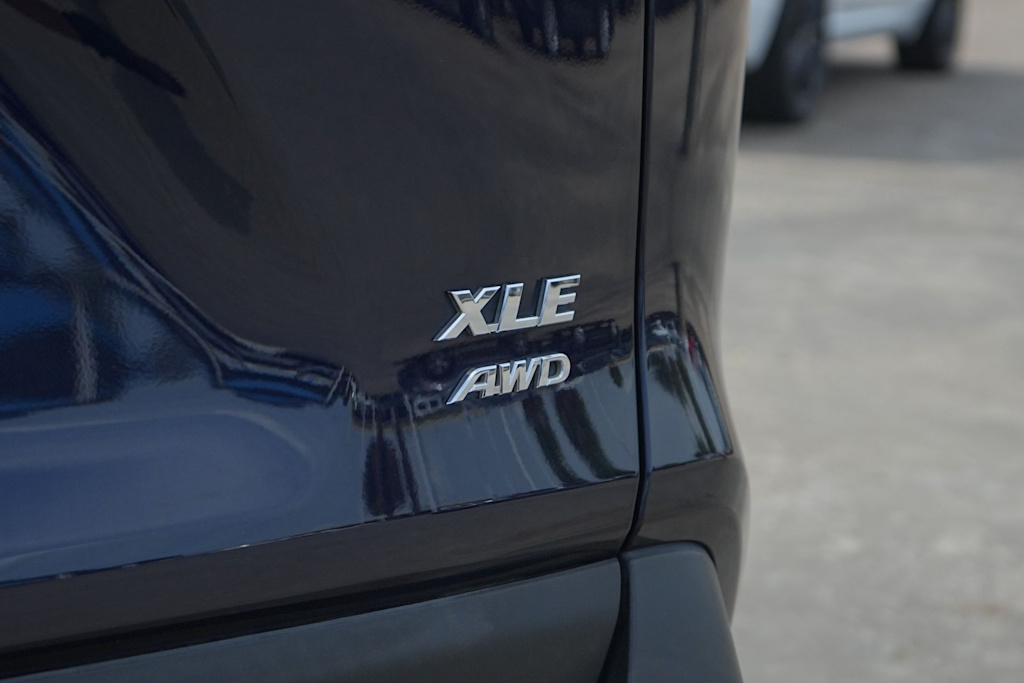 Thumbnail: 2020 Toyota RAV4 - 7