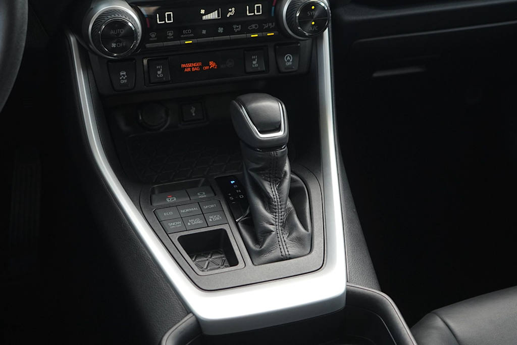 Thumbnail: 2020 Toyota RAV4 - 16