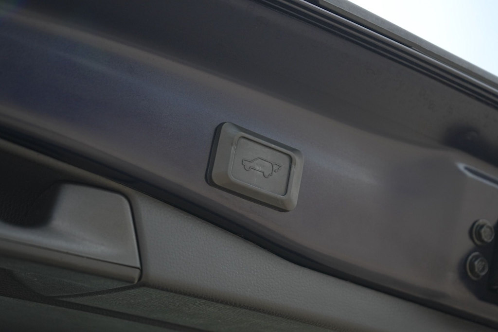 Thumbnail: 2020 Toyota RAV4 - 29