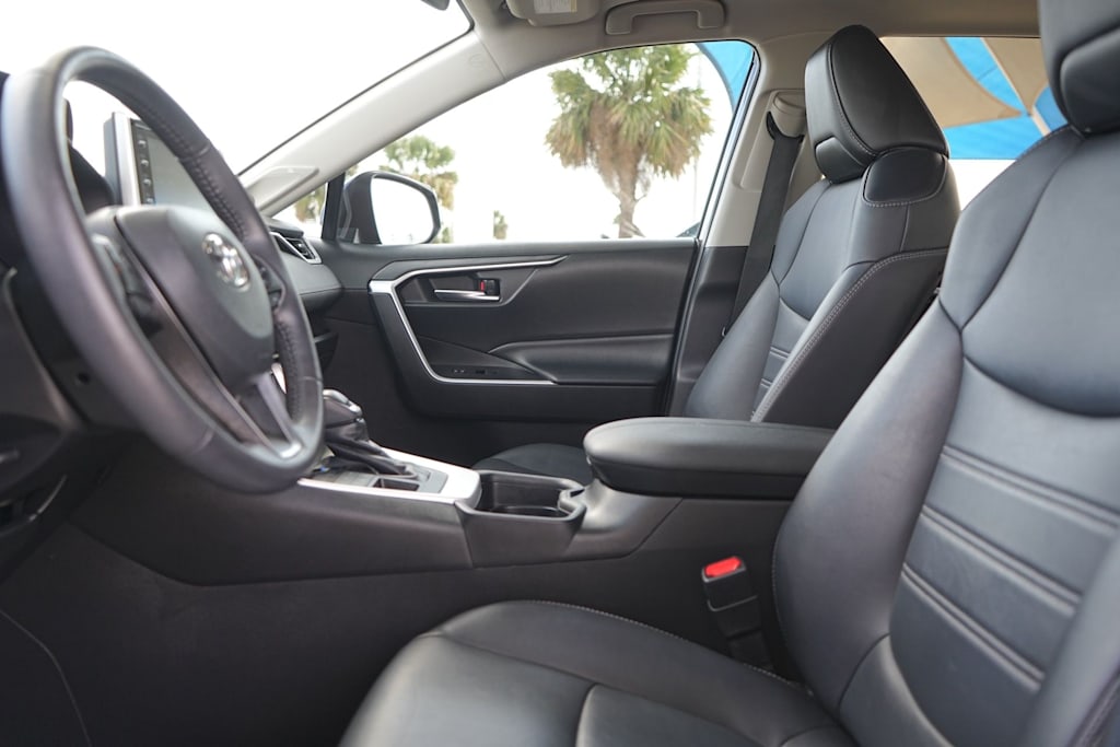 Thumbnail: 2020 Toyota RAV4 - 11