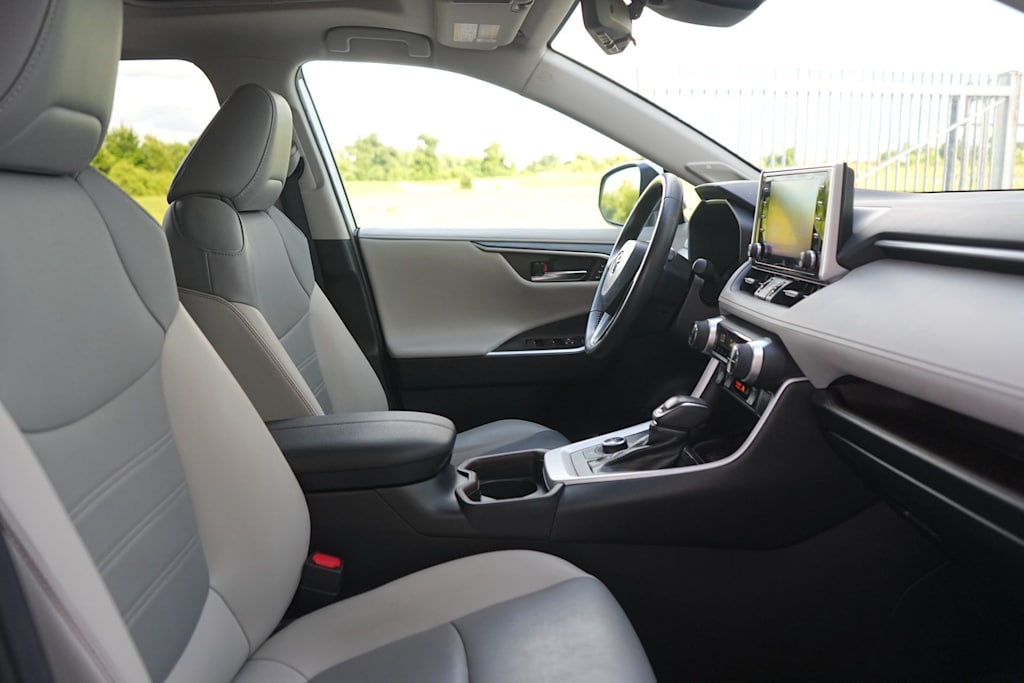 Thumbnail: 2020 Toyota RAV4 - 12