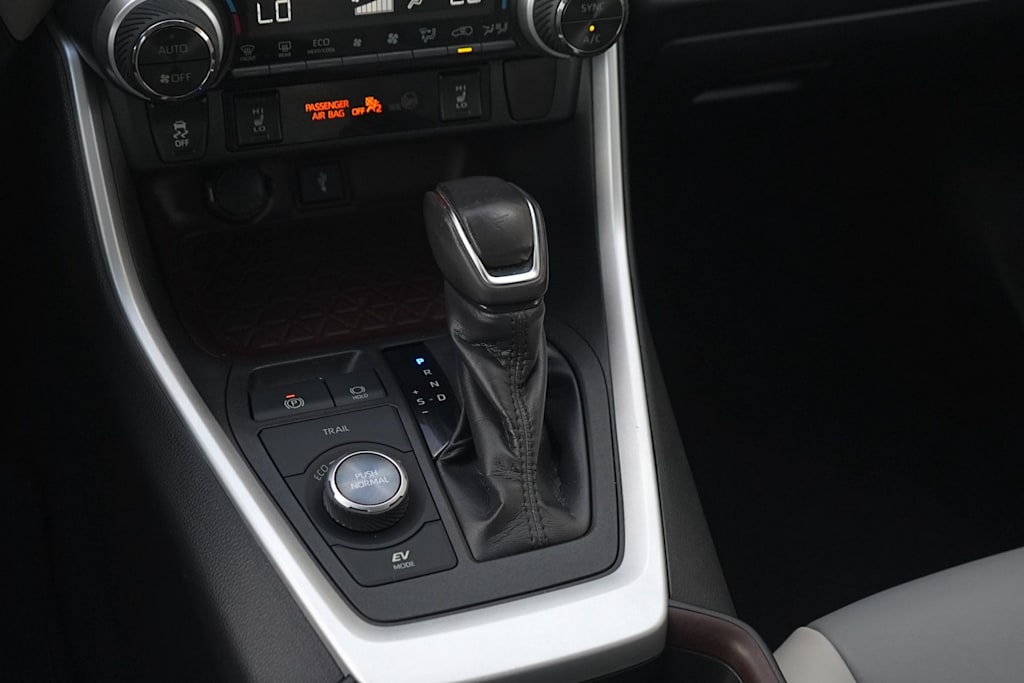 Thumbnail: 2020 Toyota RAV4 - 16