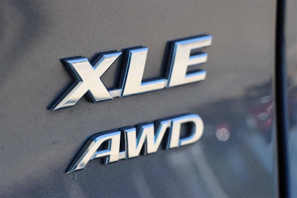 Thumbnail: 2024 Toyota RAV4 - 21