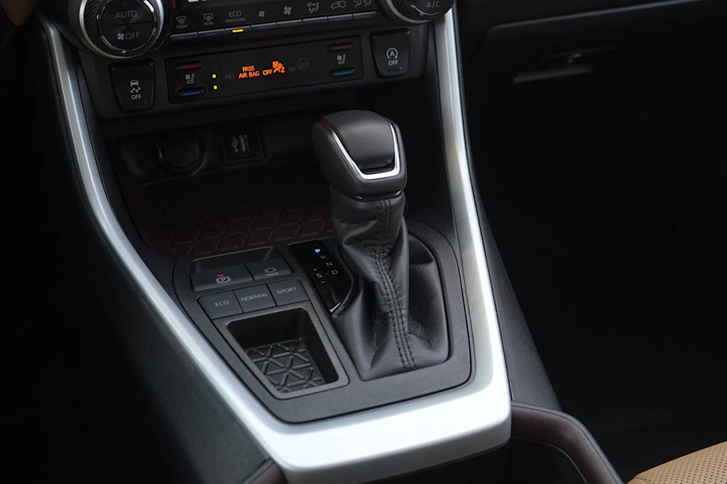 Thumbnail: 2024 Toyota RAV4 - 16