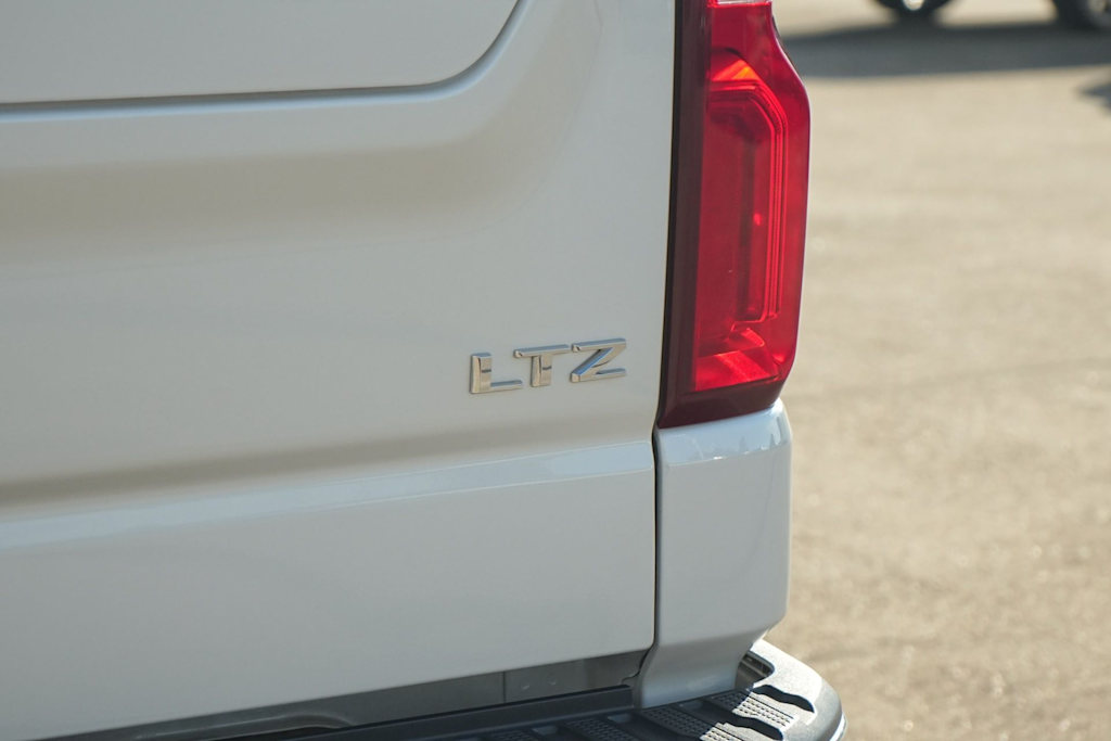 Thumbnail: 2021 Chevrolet Silverado 1500 - 18