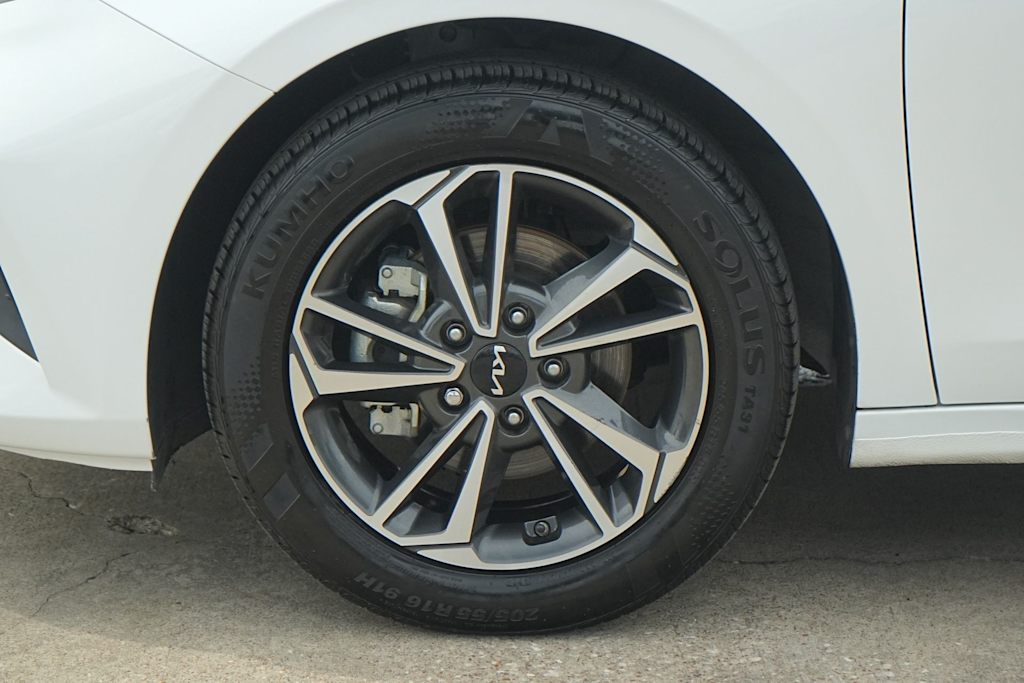 Thumbnail: 2024 Kia Forte - 8