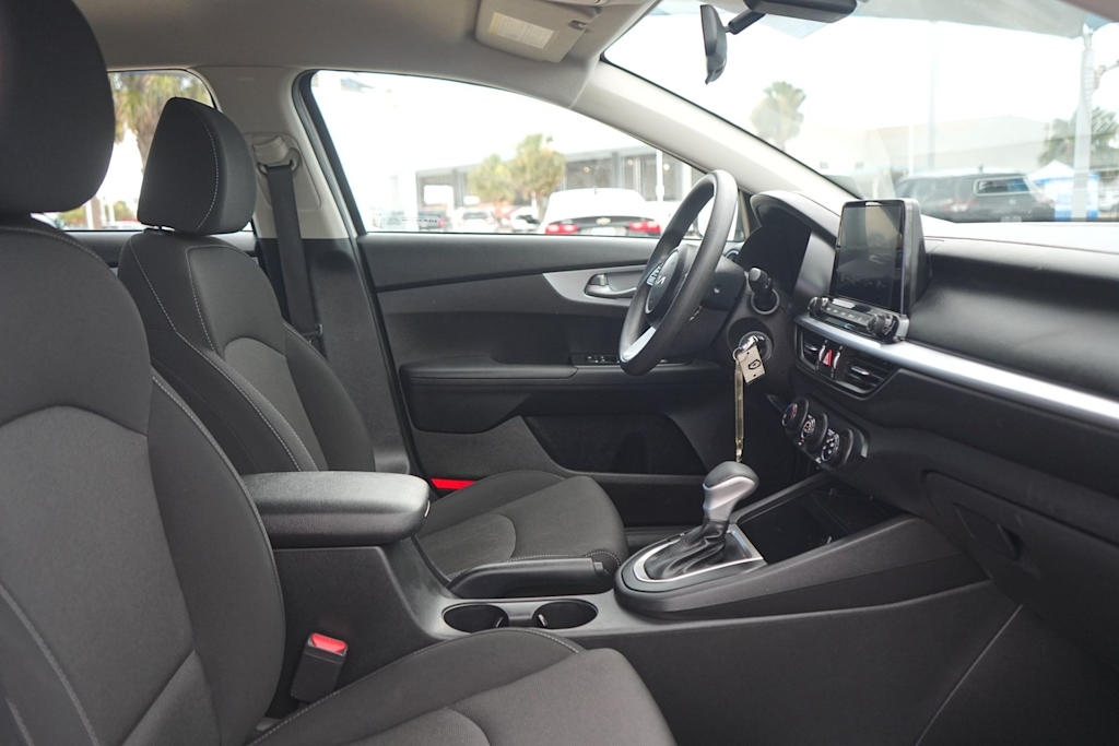 Thumbnail: 2023 Kia Forte - 12