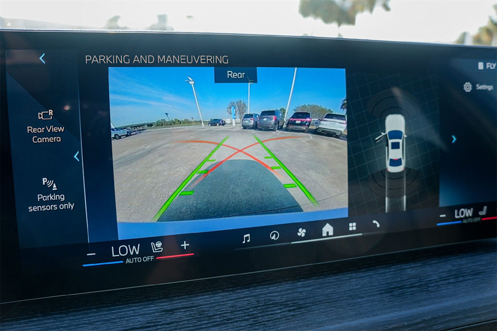 Thumbnail: 2025 BMW 3 Series - 24