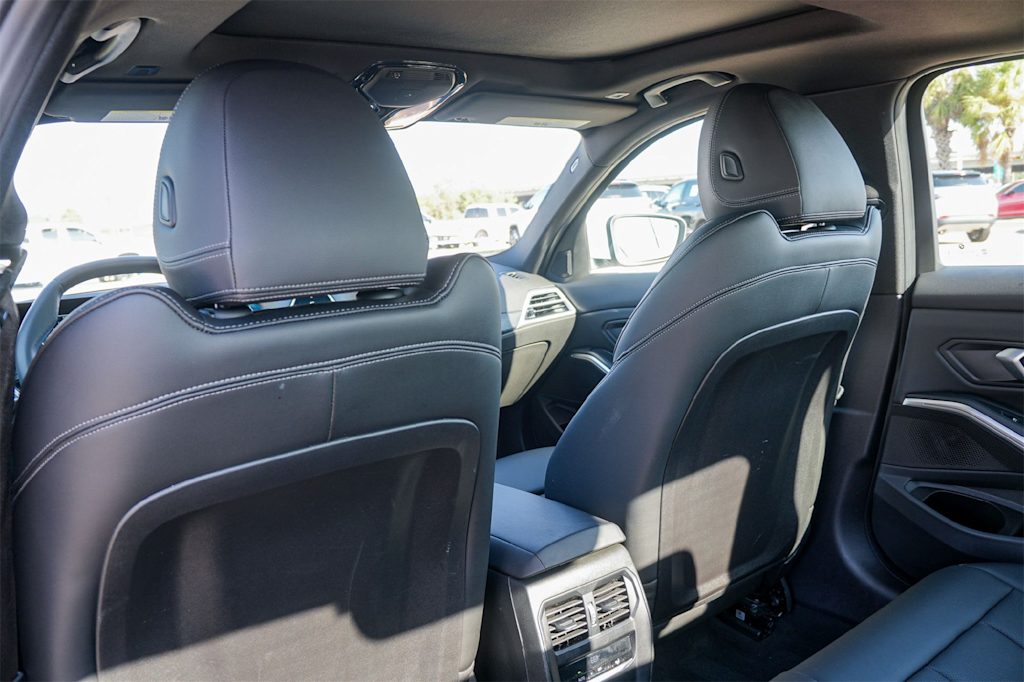 Thumbnail: 2025 BMW 3 Series - 13