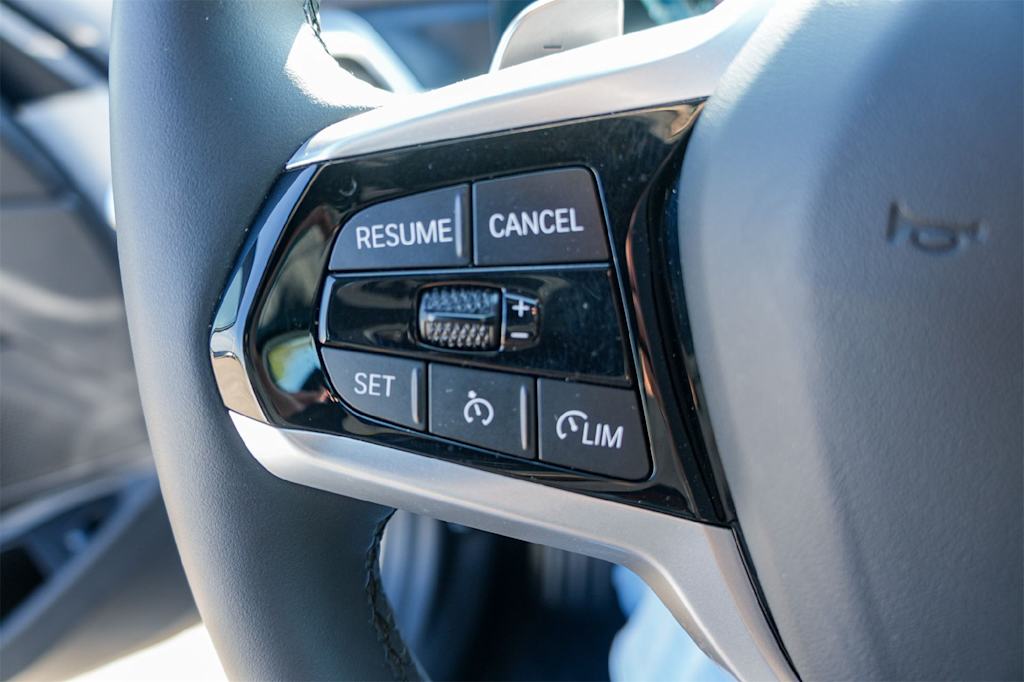 Thumbnail: 2025 BMW 3 Series - 25