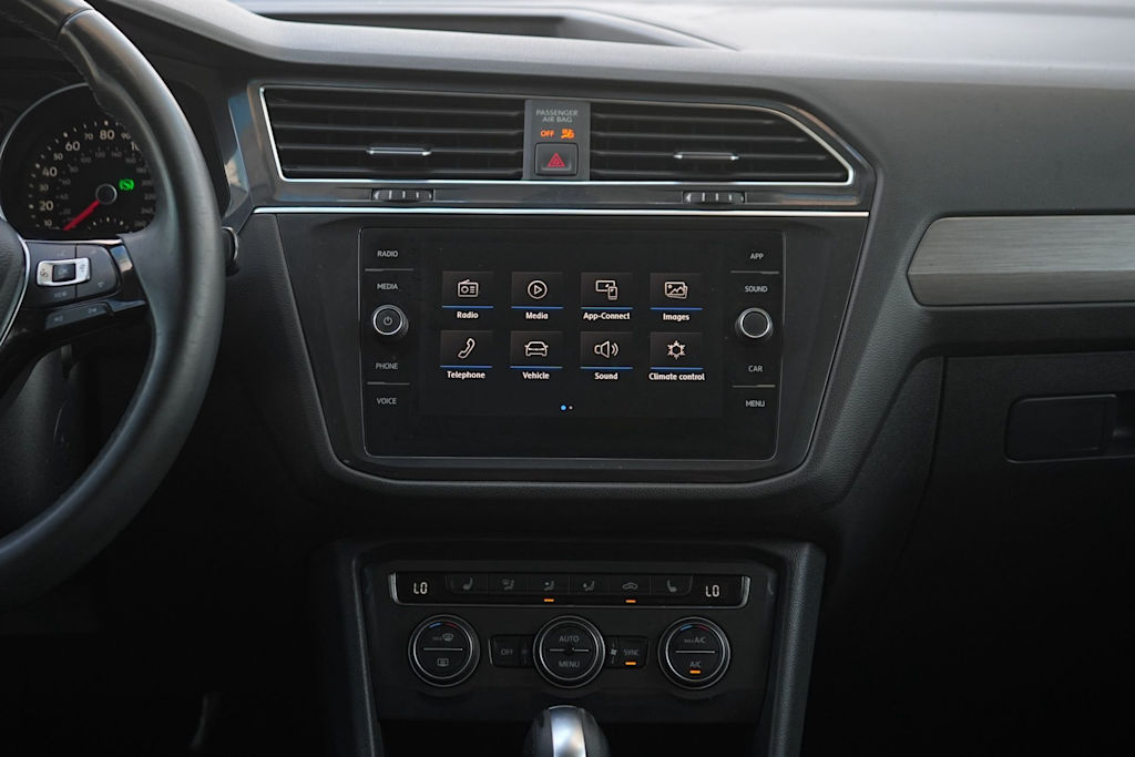 Thumbnail: 2020 Volkswagen Tiguan - 15