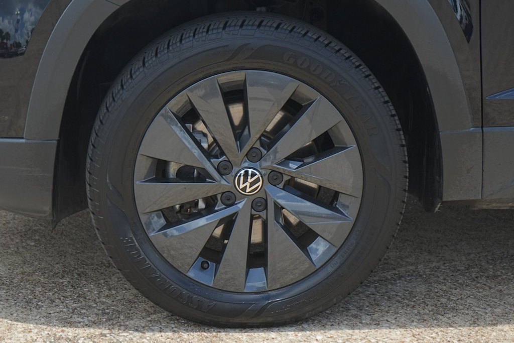Thumbnail: 2024 Volkswagen Taos - 8