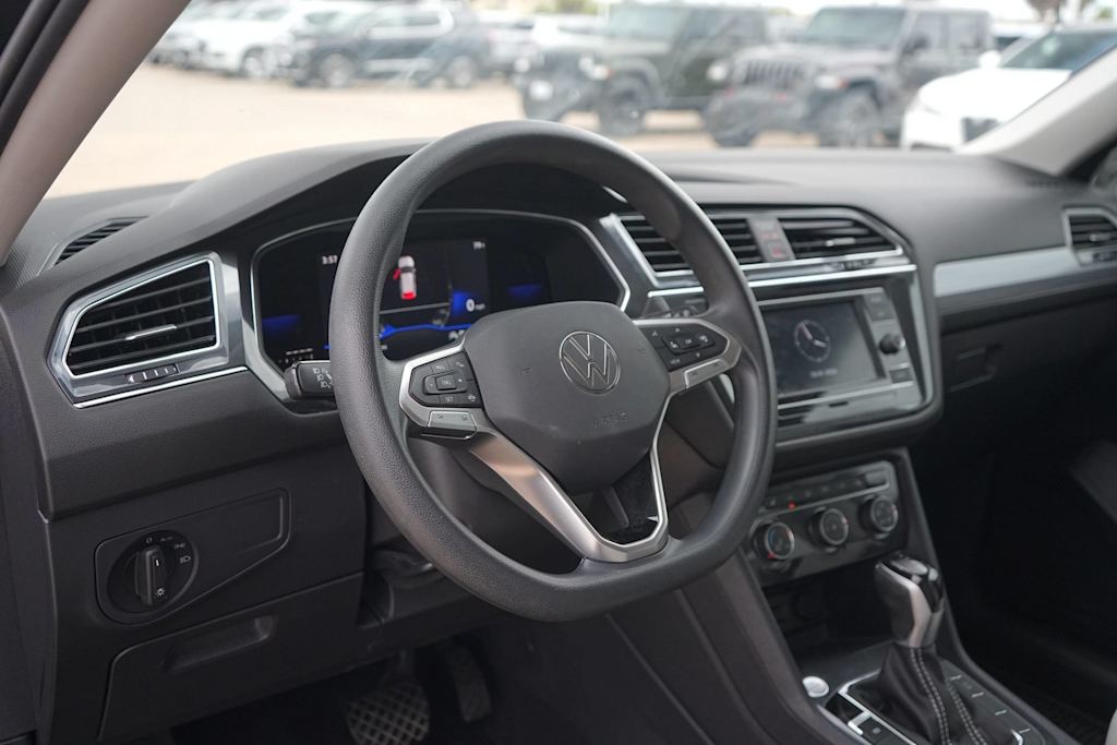 Thumbnail: 2023 Volkswagen Tiguan - 2