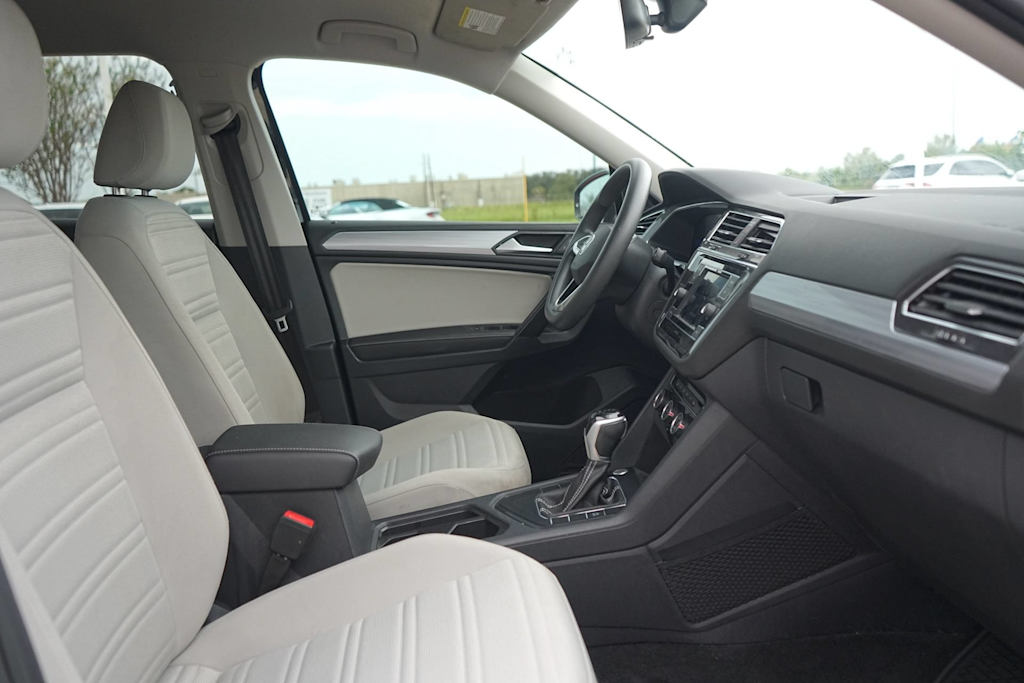 Thumbnail: 2023 Volkswagen Tiguan - 12