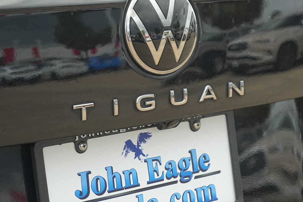 Thumbnail: 2023 Volkswagen Tiguan - 7