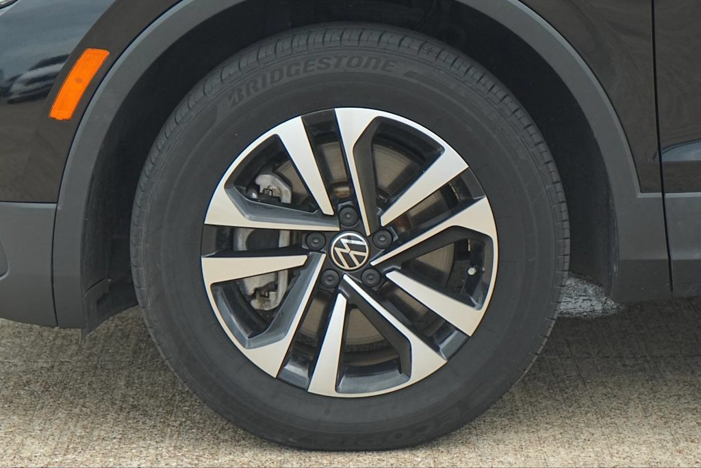Thumbnail: 2023 Volkswagen Tiguan - 8