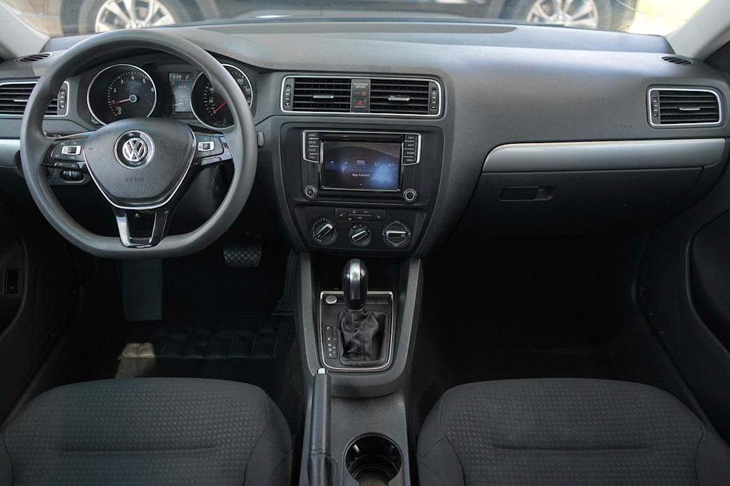 Thumbnail: 2016 Volkswagen Jetta - 10