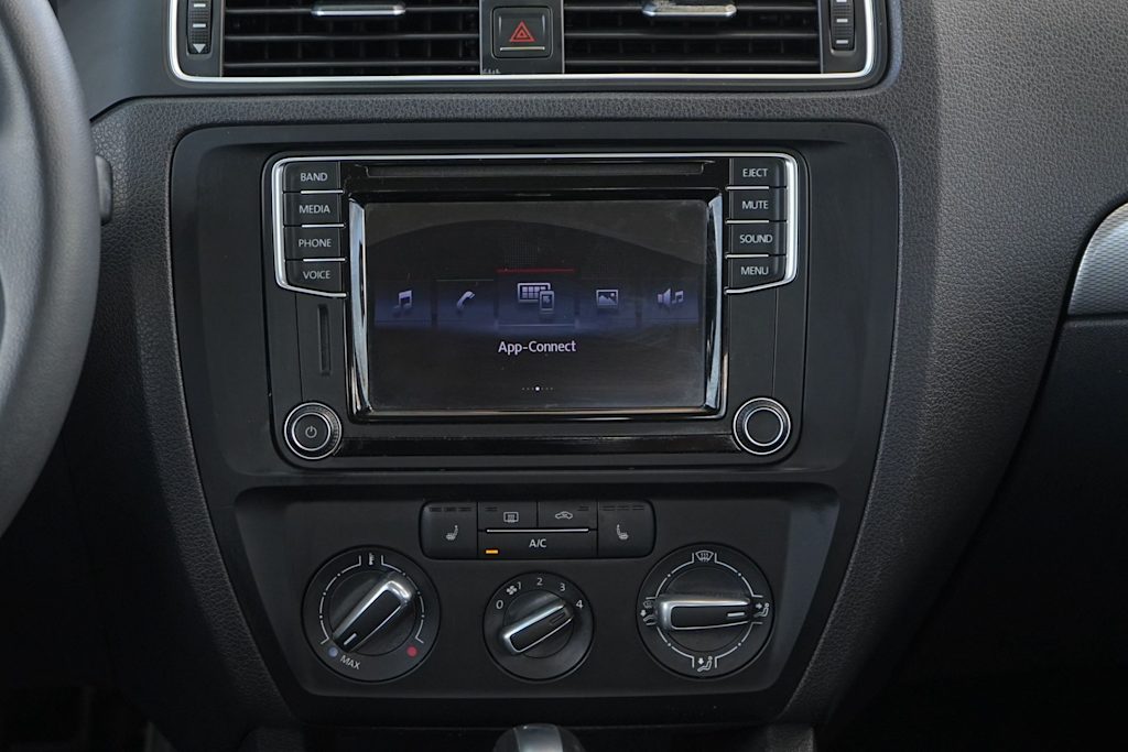 Thumbnail: 2016 Volkswagen Jetta - 15