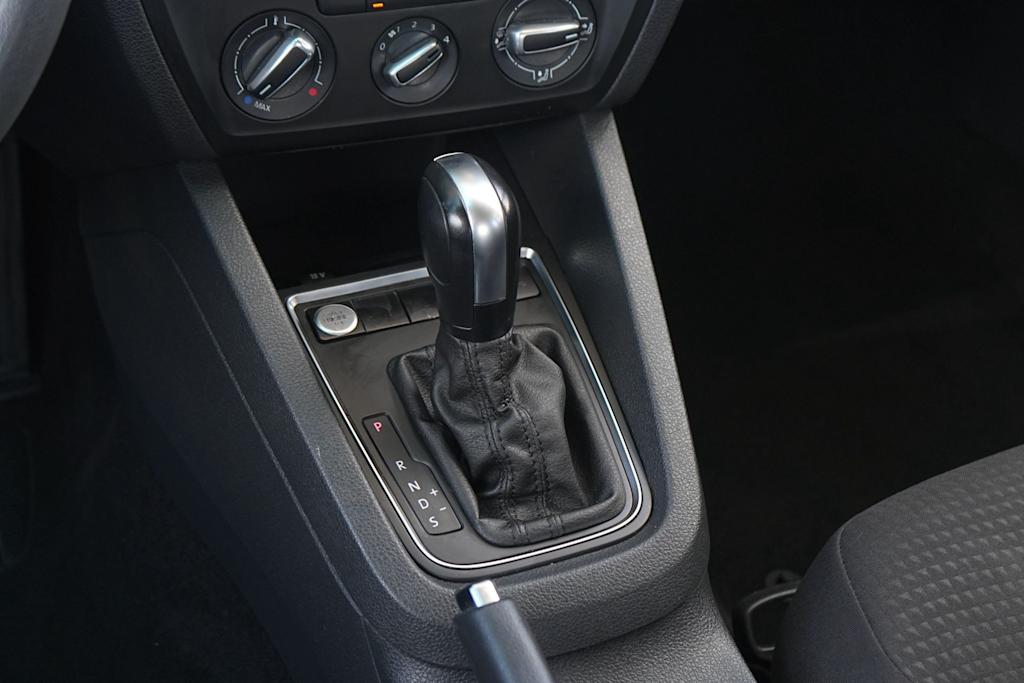 Thumbnail: 2016 Volkswagen Jetta - 16
