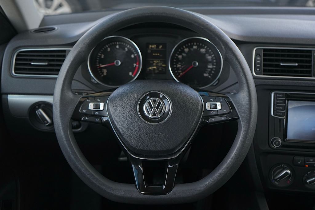 Thumbnail: 2016 Volkswagen Jetta - 14