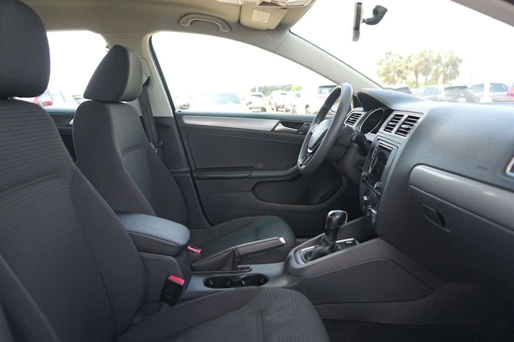 Thumbnail: 2016 Volkswagen Jetta - 12