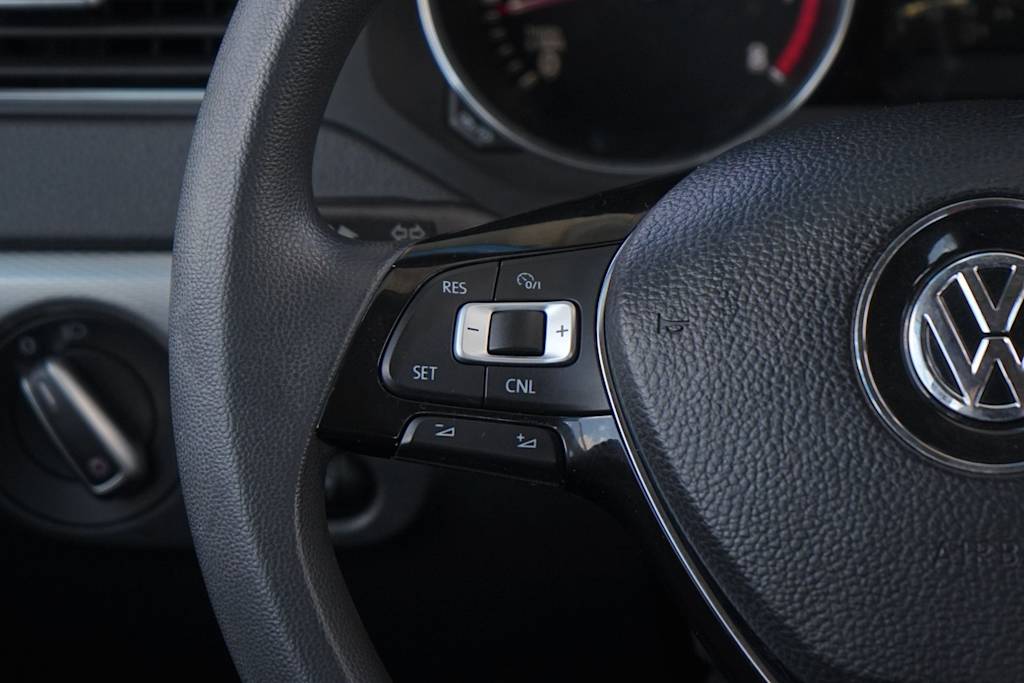 Thumbnail: 2016 Volkswagen Jetta - 23