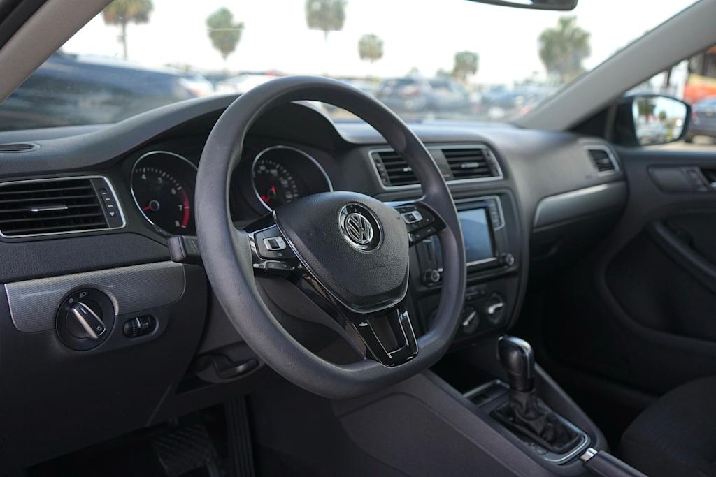 Thumbnail: 2016 Volkswagen Jetta - 2