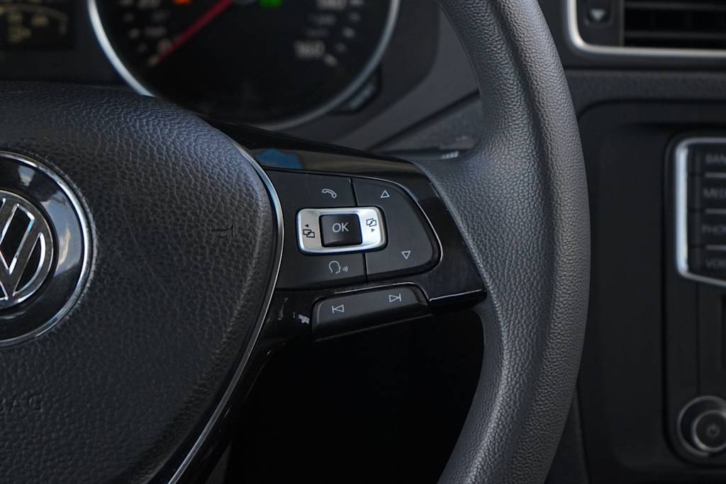 Thumbnail: 2016 Volkswagen Jetta - 24