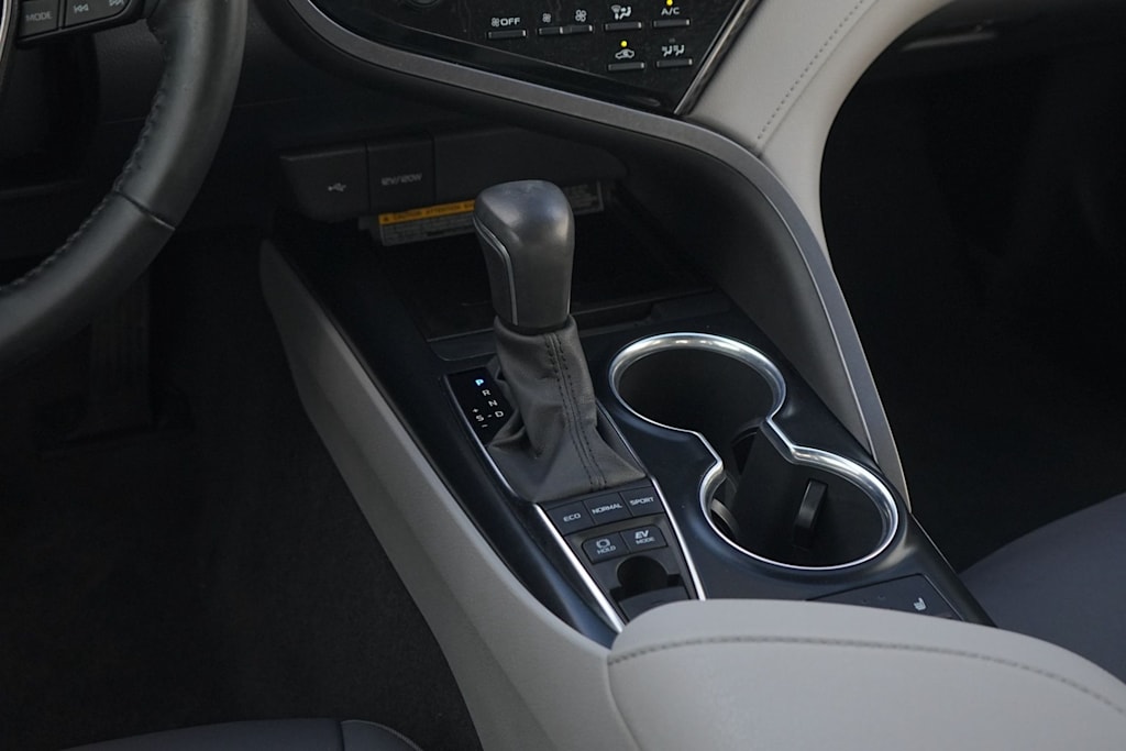 Thumbnail: 2020 Toyota Camry - 16