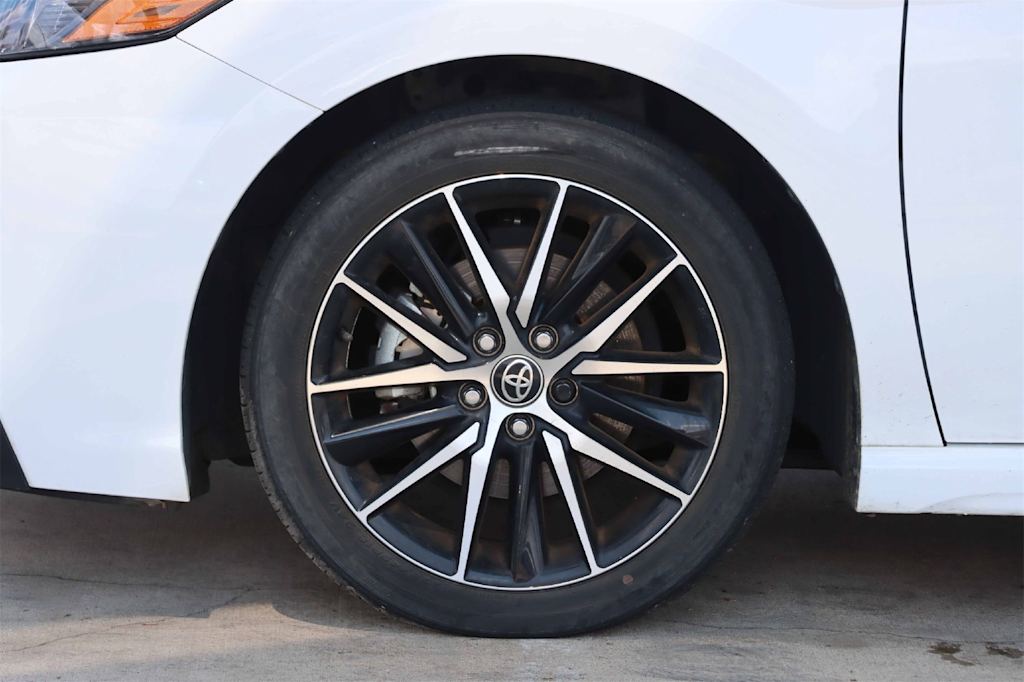 Thumbnail: 2022 Toyota Camry - 8