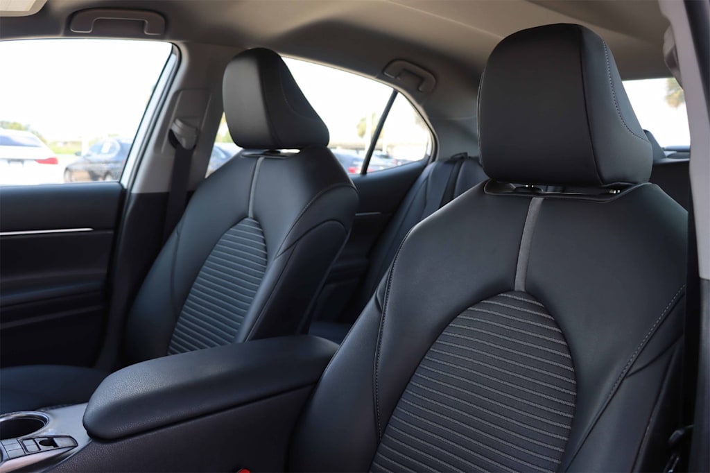 Thumbnail: 2022 Toyota Camry - 10