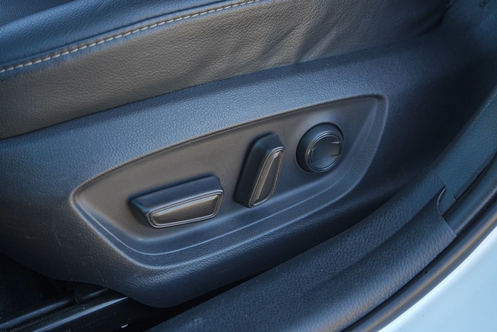 Thumbnail: 2020 Toyota Camry - 20