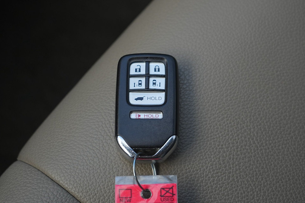 Thumbnail: 2016 Honda Odyssey - 17